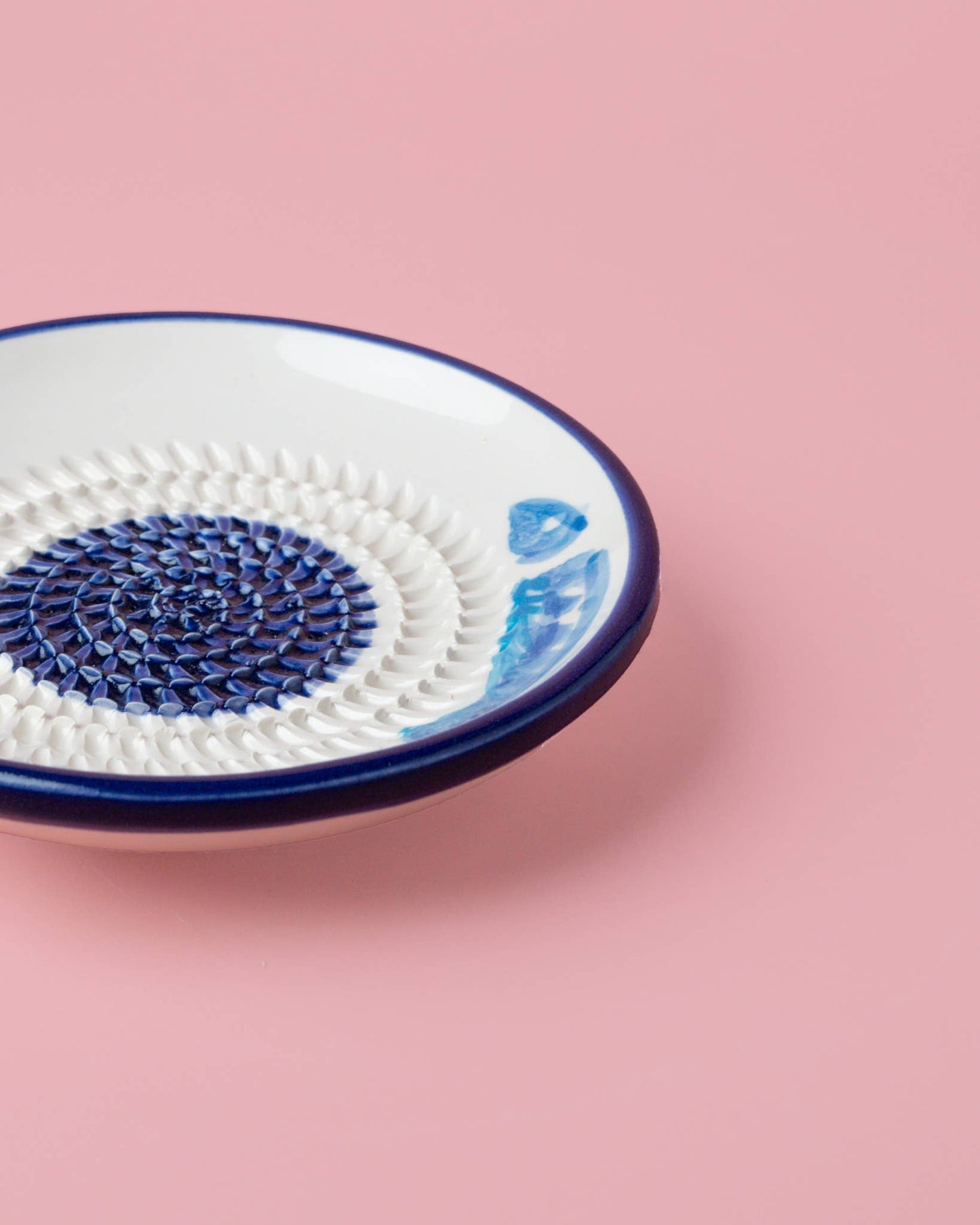 Ceramic Garlic Grater Plate - Small Blue & White - Tuna